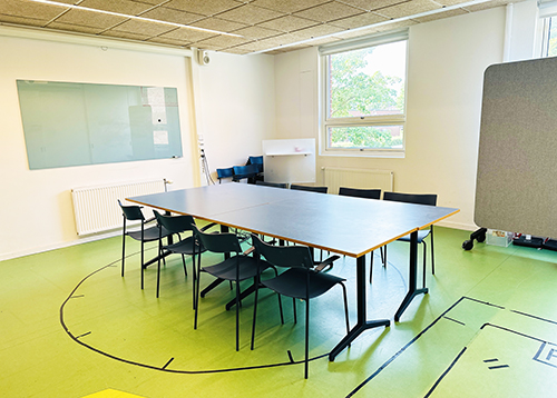 Fotografi på möteslokalen "Gröna rummet" på Vattenhallen. 
