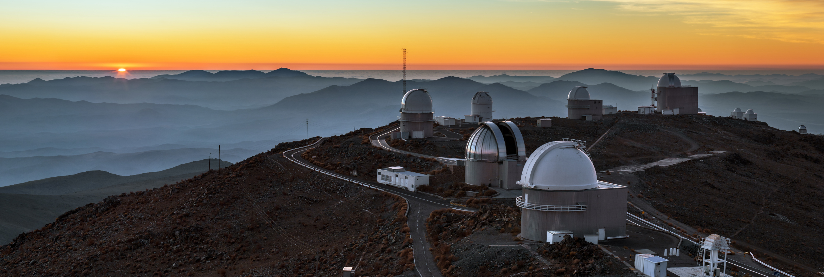 Teleskop på LaSilla observatorium.  Photo från ESO.